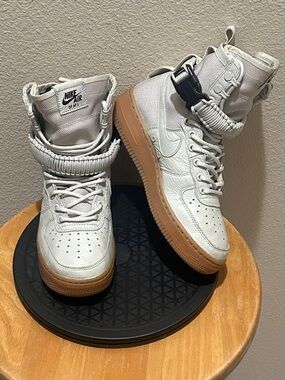 Nike SF Air Force 1 High Light Bone 857872-004